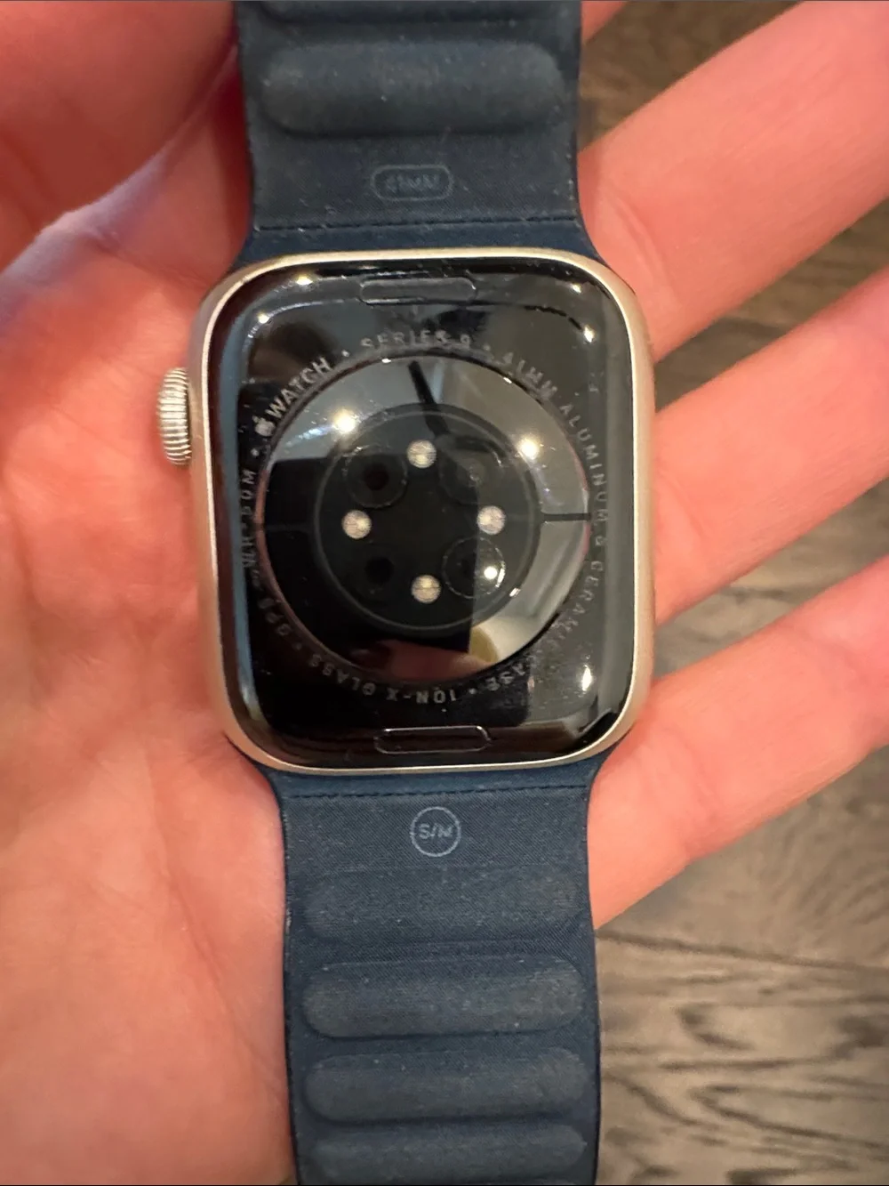 Series 9 41 mm Apple Watch in Starlight
